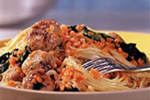 Spaghettini mit Blattspinat und Fleischklößchen