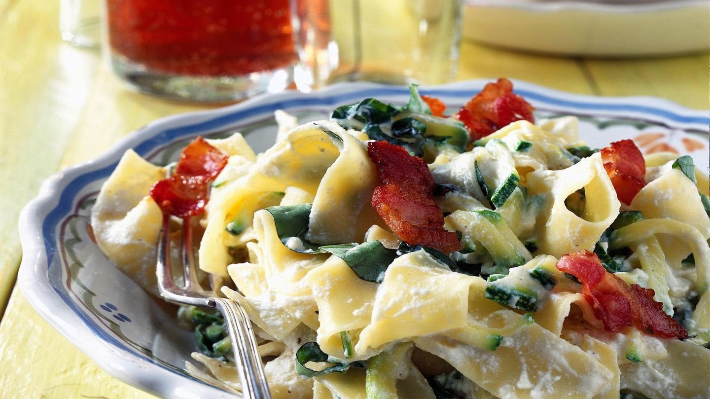 Bandnudeln mit Zucchini und Ricotta | BRIGITTE.de