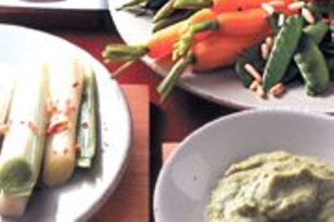 Gemüseplatte mit Brokkoli-Kapern-Soße