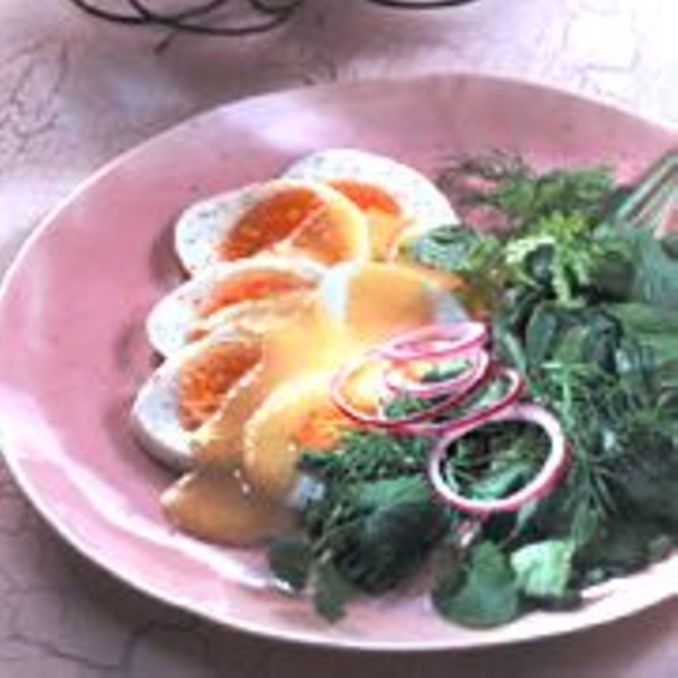 Eier-Carpaccio mit Kräutersalat
