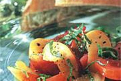 Tomaten-Nektarinen-Salat