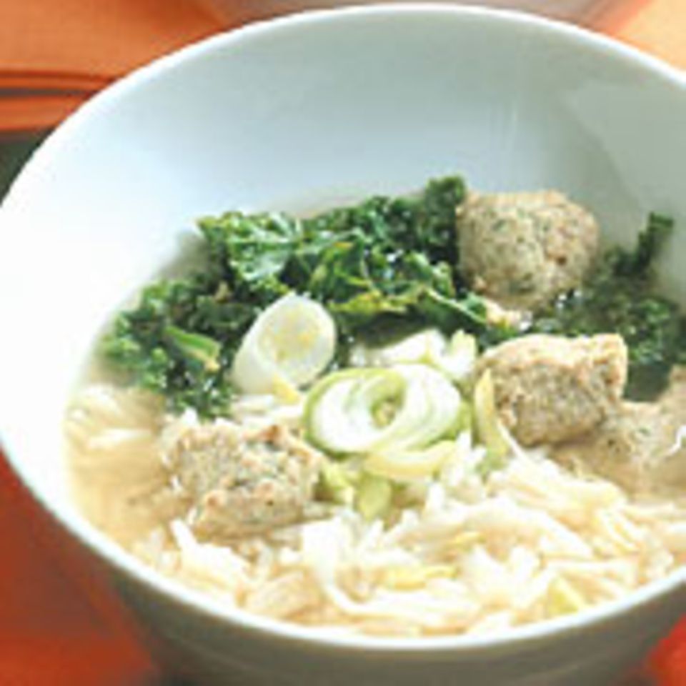 Kardamom-Reis-Suppe mit Hackklößchen