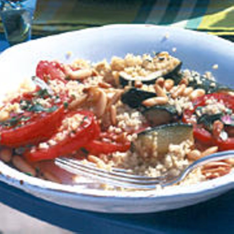 Couscous-Salat mit Zucchini und Joghurt