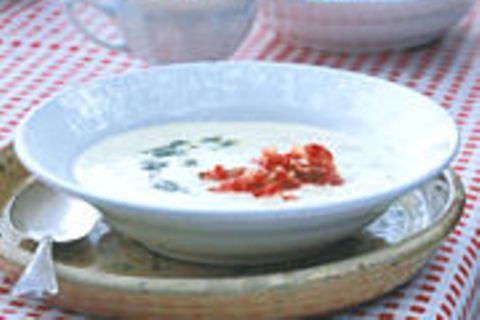 Joghurt-Reis-Suppe mit Tomaten-Gremolata