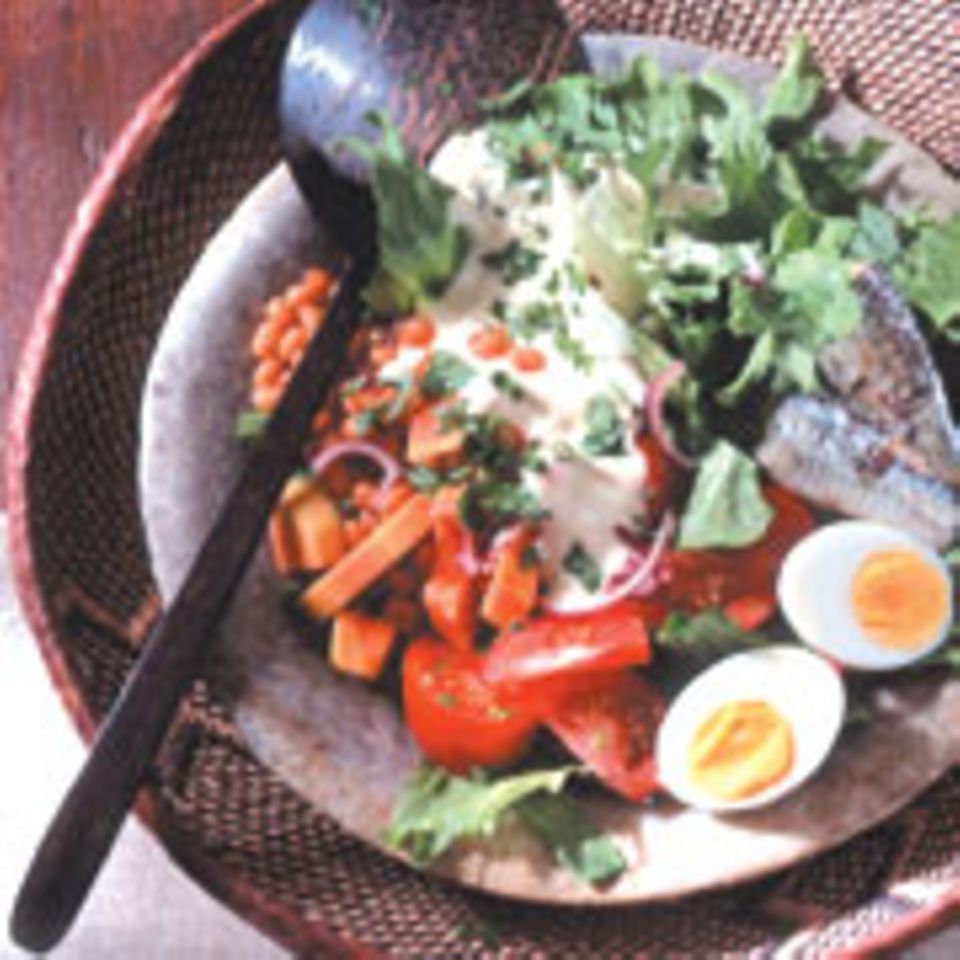 Gemischter Salat mit Sardinen