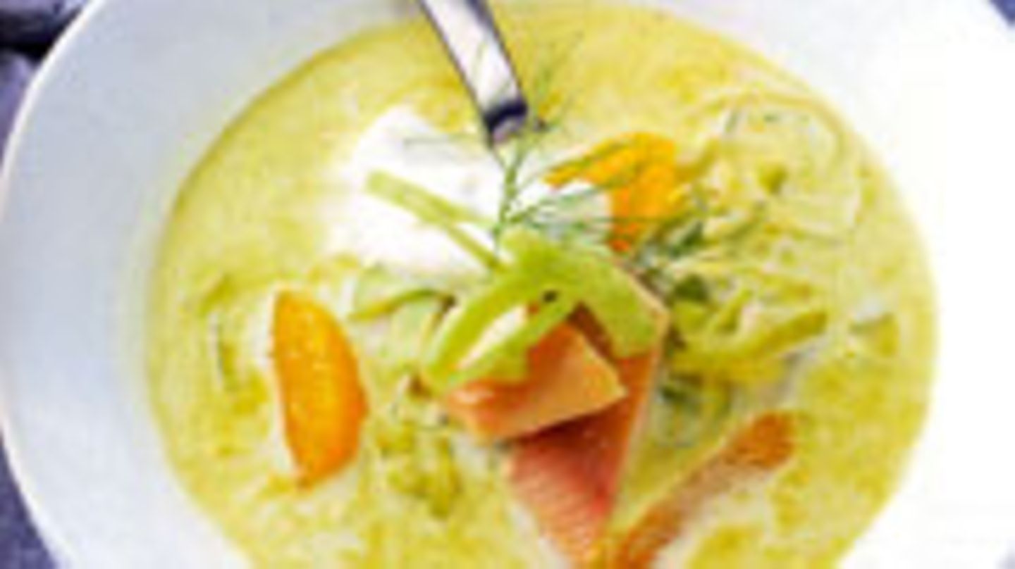 Fenchel-Orangen-Suppe mit Räucherforelle | BRIGITTE.de