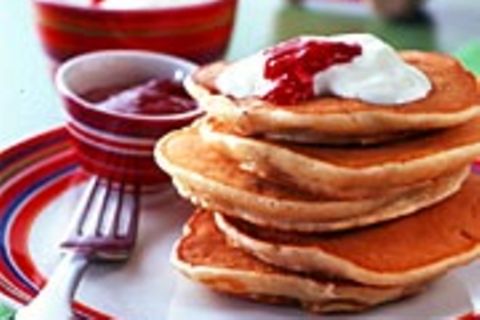 Haferpfannkuchen mit Erdbeerjoghurt