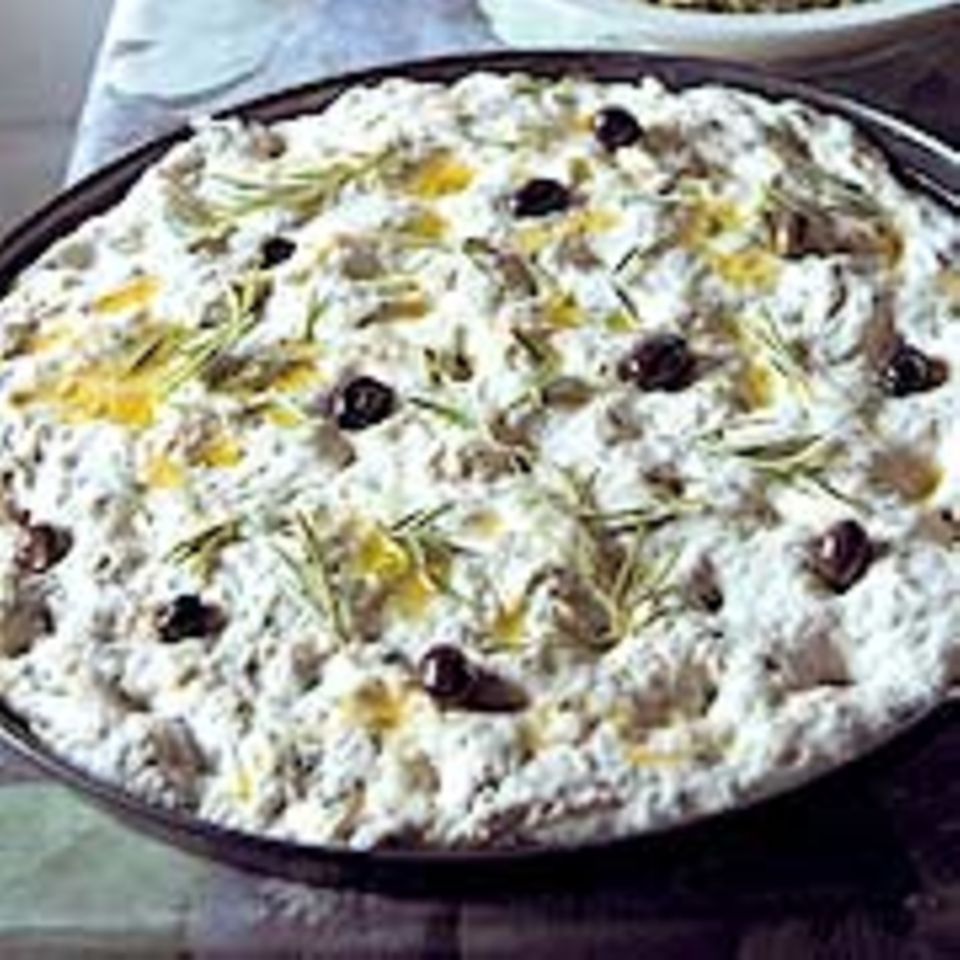 Focaccia mit Kräutern und Oliven