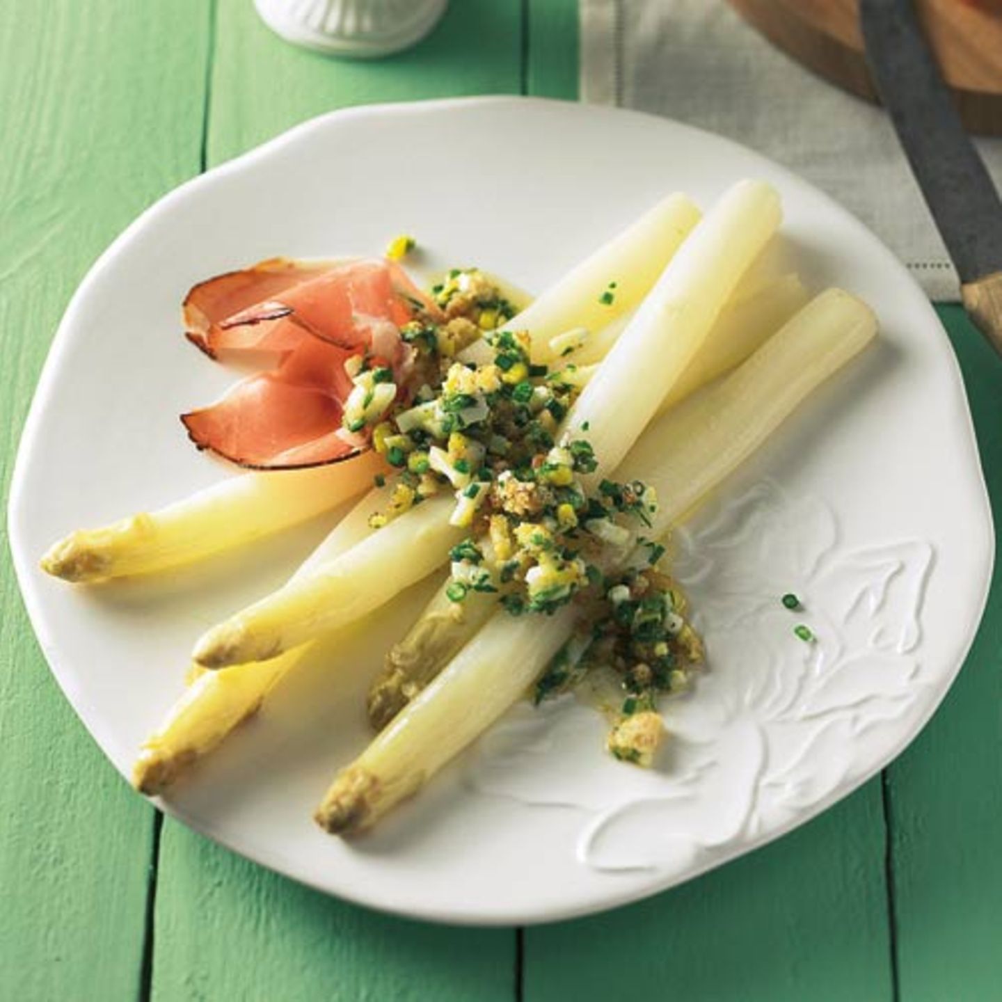 Spargel mit KräuterEiBröseln BRIGITTE.de