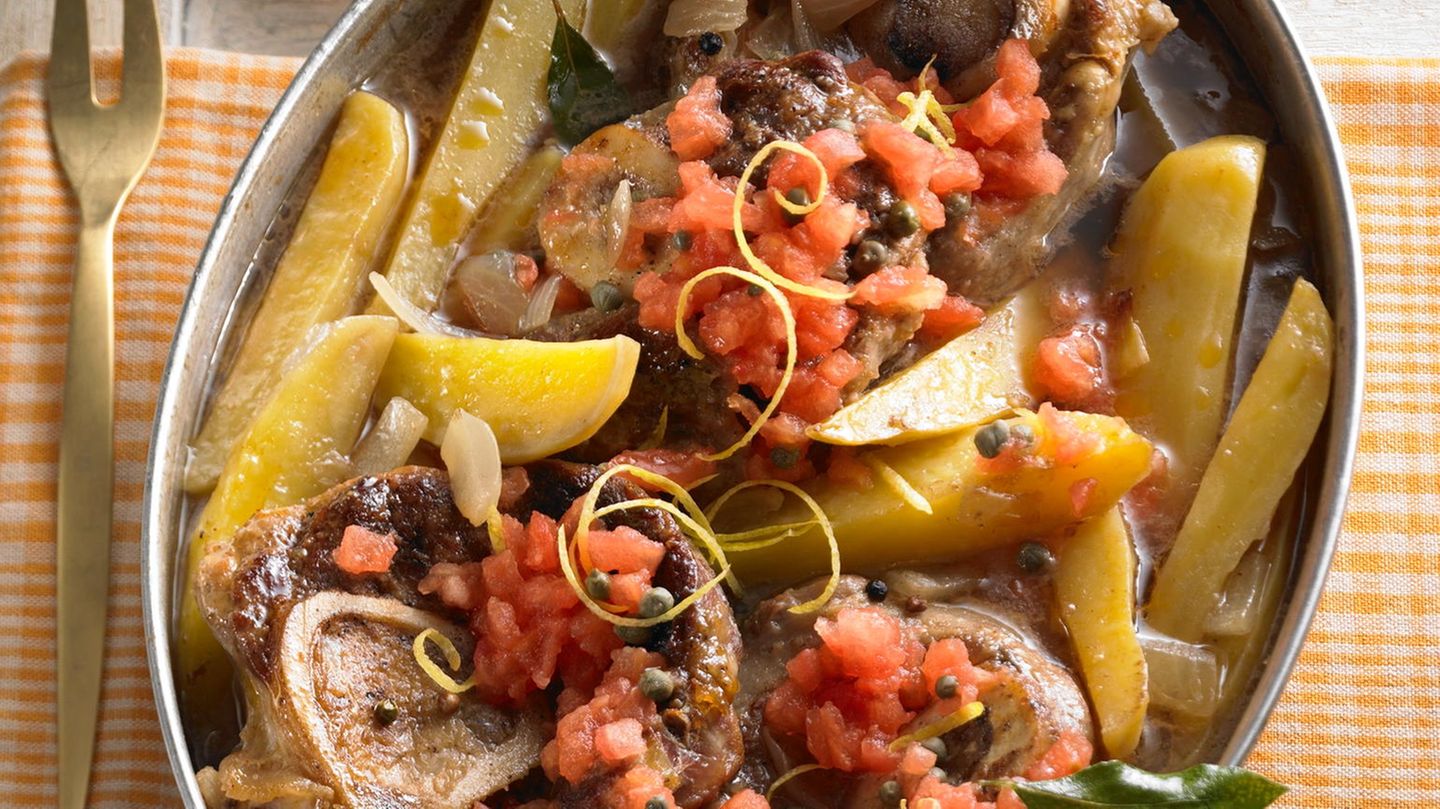 Schmorkartoffeln mit Kalbsbeinscheiben und Tomaten-Gremolata | BRIGITTE.de