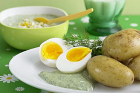 Frankfurter Grüne Soße mit Pellkartoffeln und Ei