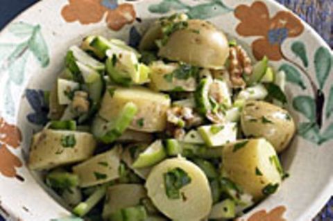 Kartoffelsalat mit Walnüssen