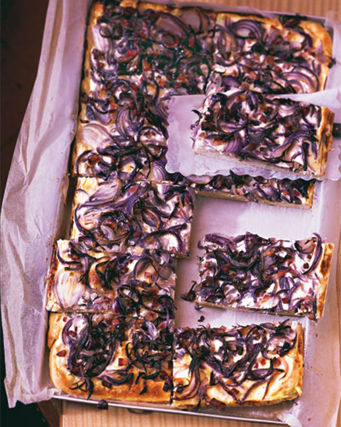 Zwiebelkuchen mit roten Zwiebeln