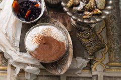 Schoko-Mousse mit Zimtsahne Schoko-Mousse mit Zimtsahne