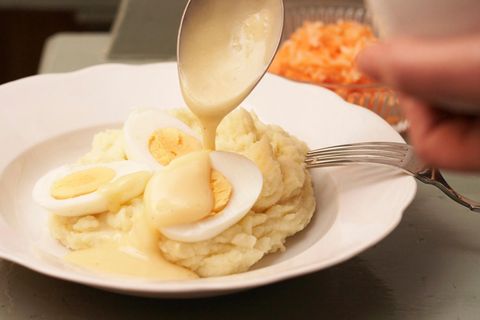 Senfeier mit Kartoffelbrei