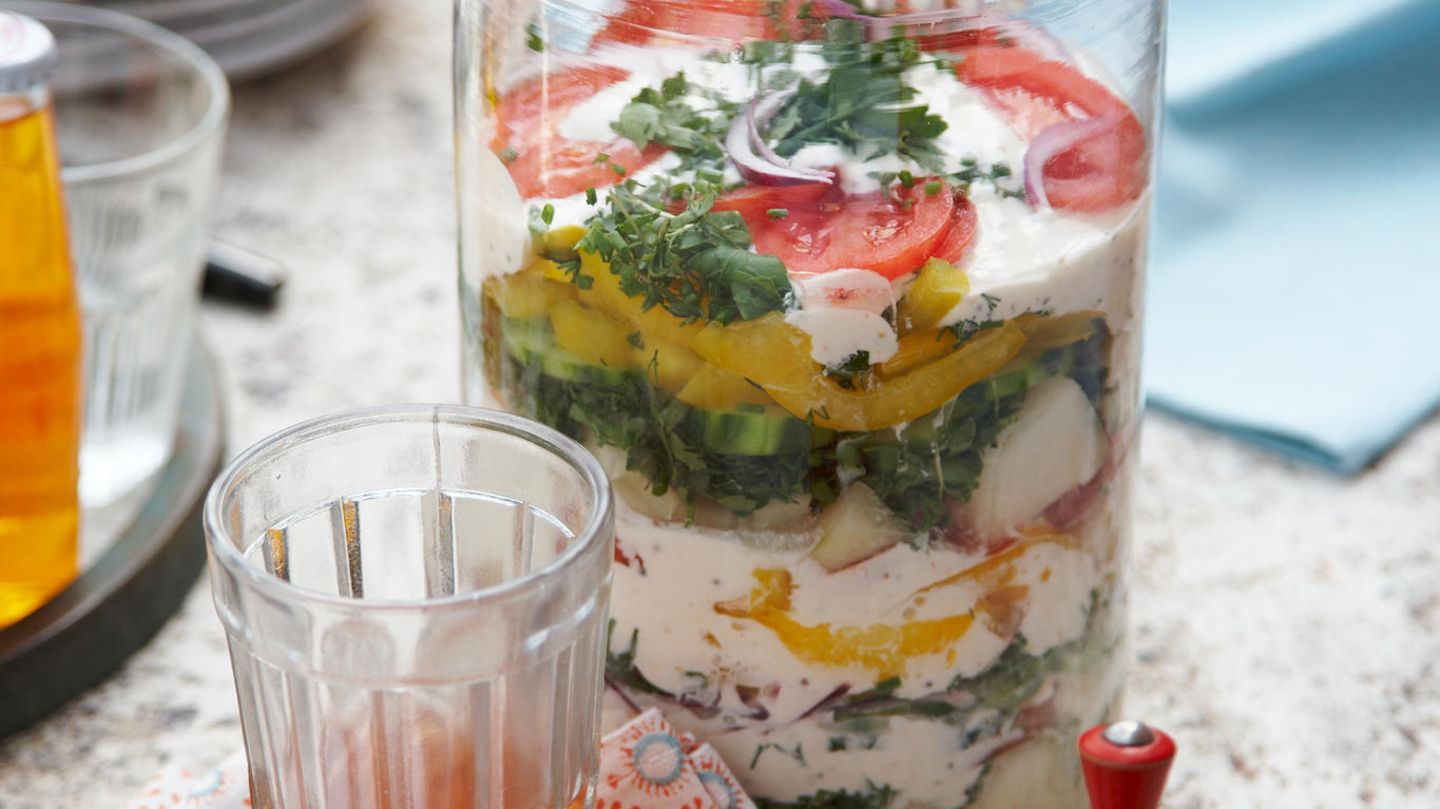 Sommerlicher Schichtsalat | BRIGITTE.de