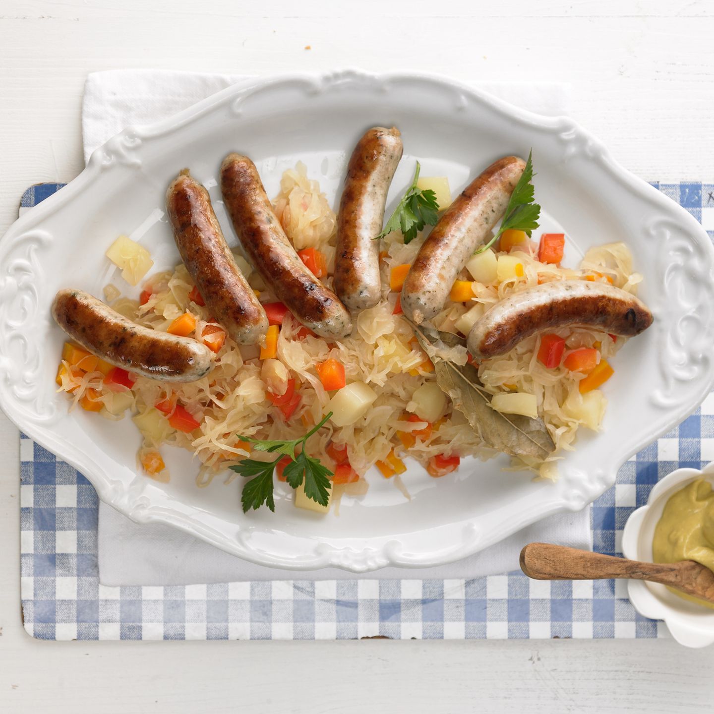 Bratwuerstel mit Sauerkraut 2.jpg