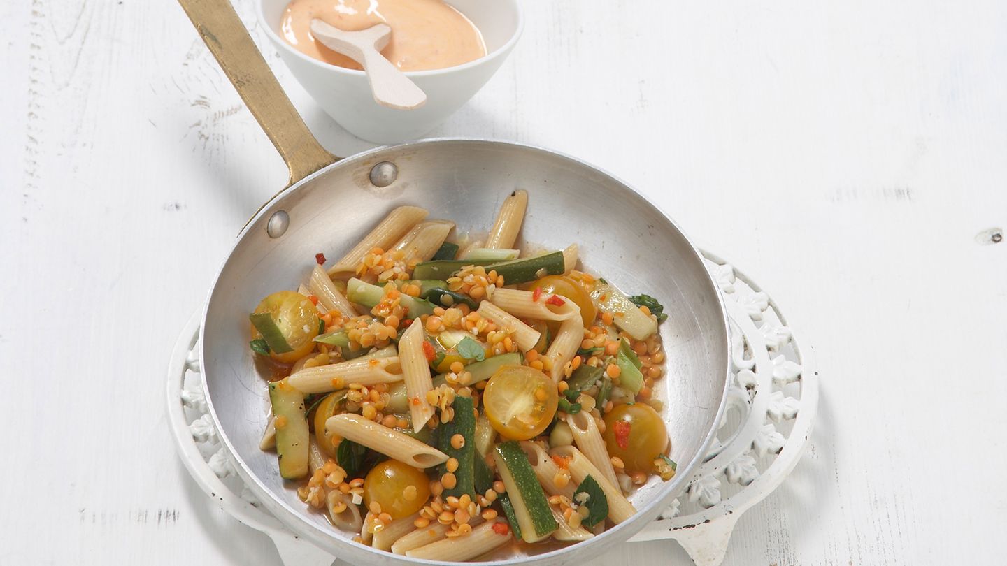 Linsen-Ragout mit Penne | BRIGITTE.de