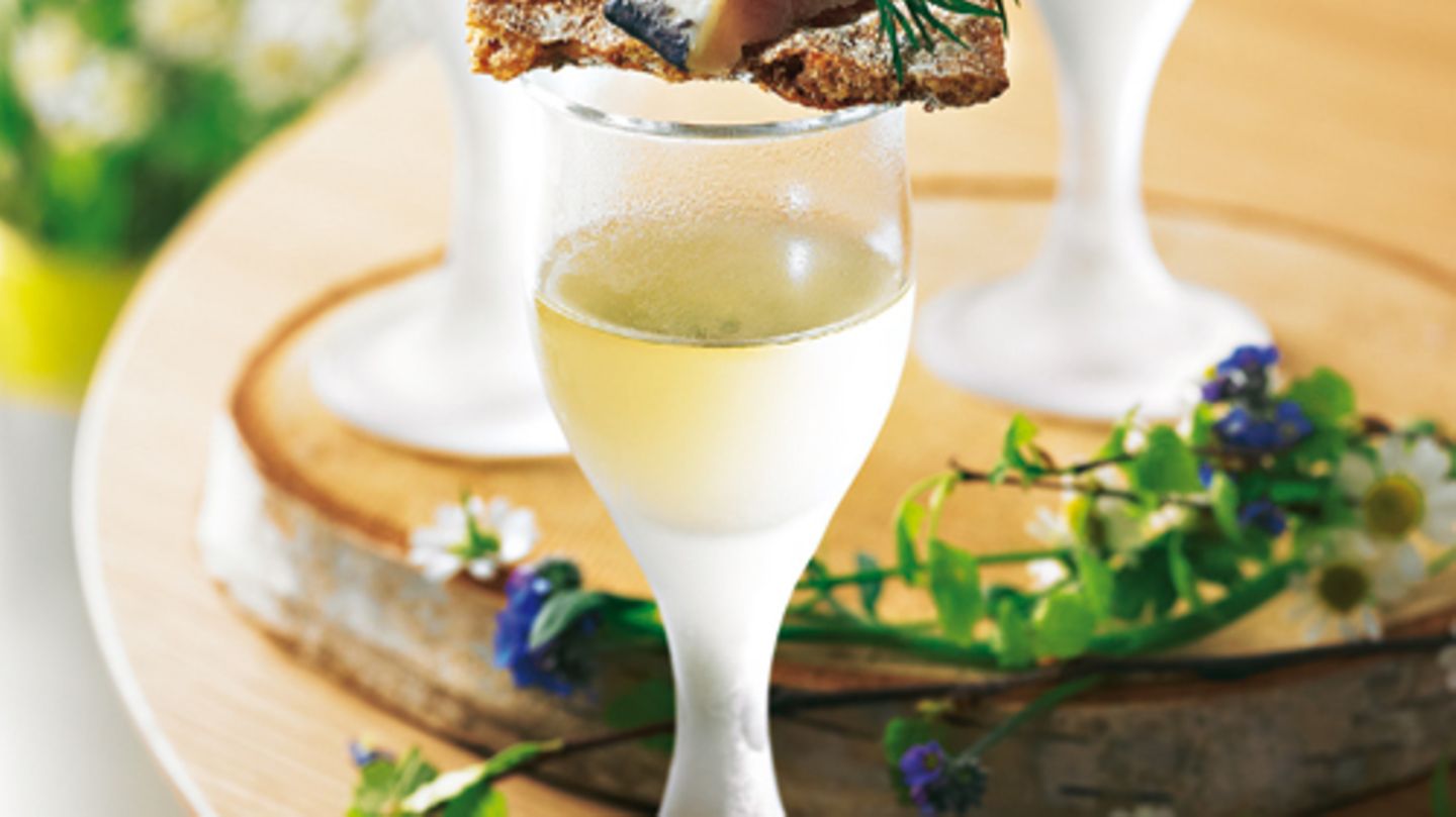 AquavitHering auf Knäckebrot BRIGITTE.de