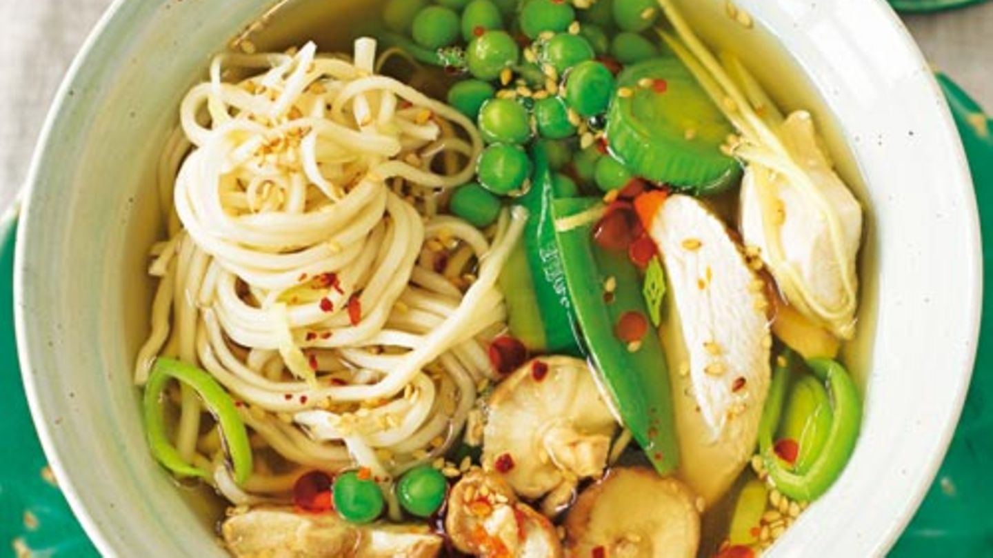 Nudelsuppe-Rezepte-f-r-einen-Topf-voll-Gl-ck
