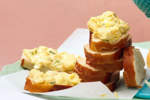 cremiger-eiersalat-erdnuesse-fs.jpg