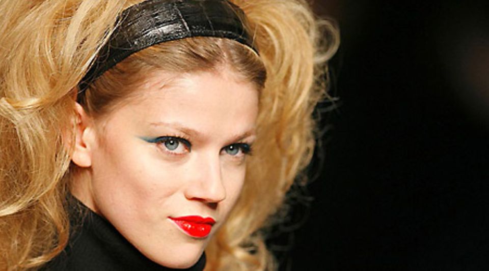 Haare hoch: Frisuren mit viel Volumen liegen im Trend Haare hoch: Frisuren mit viel Volumen liegen im Trend