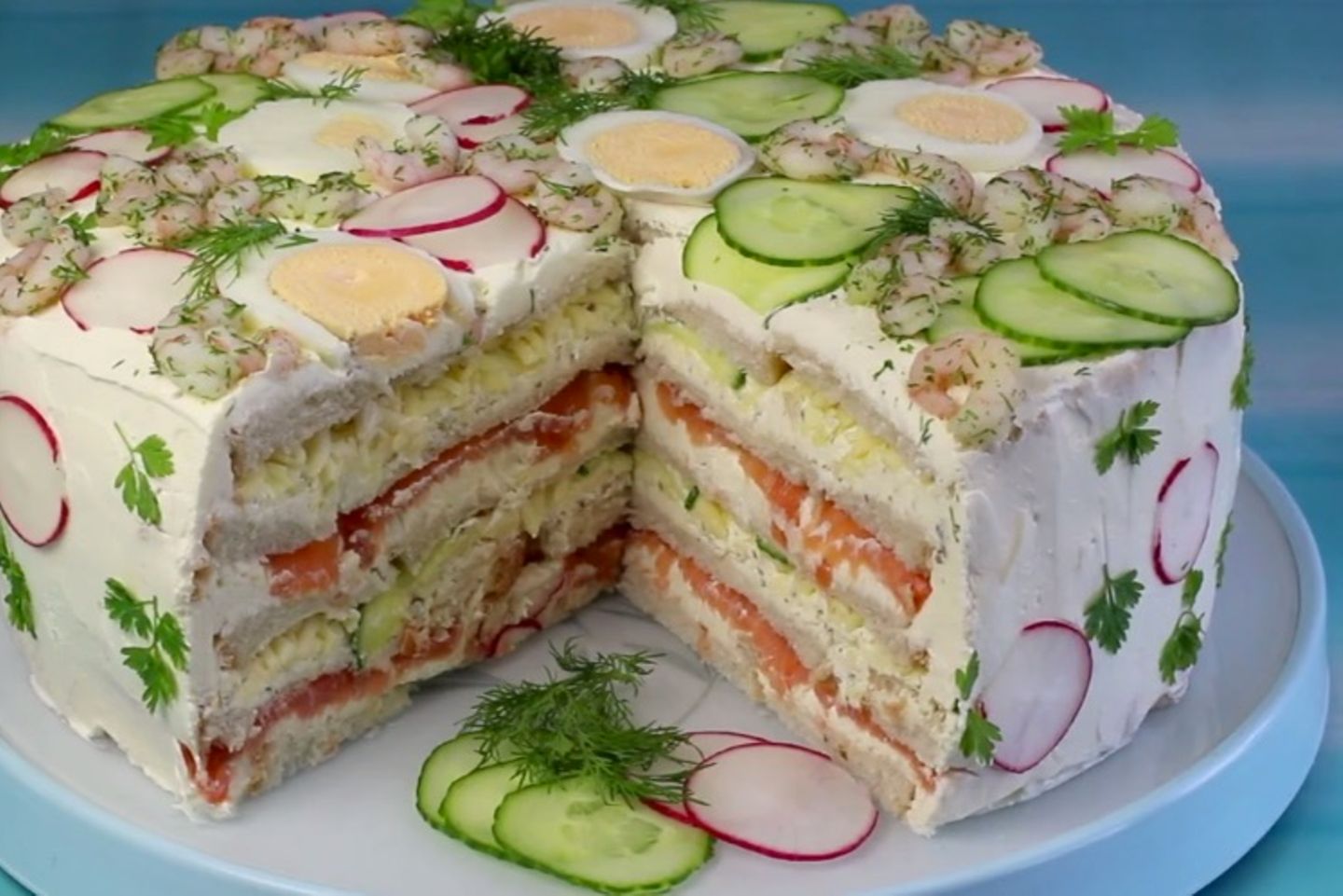 Rezept Festliche Sandwichtorte Mit Lachs Und Frischkase Brigitte De