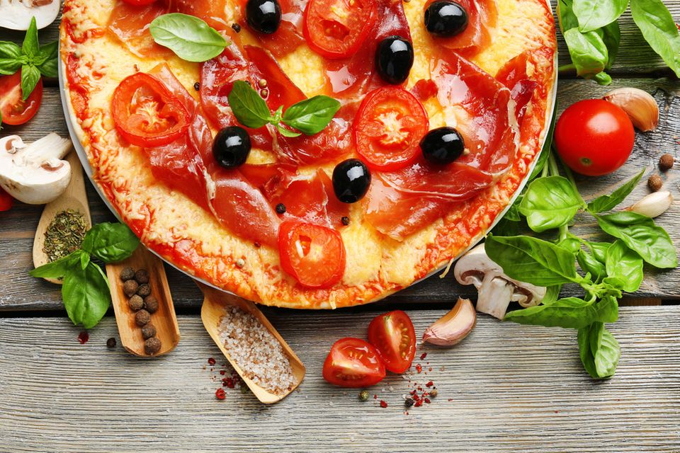 Diese 50 Zutaten machen eure Pizza gesünder!