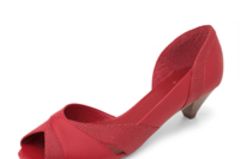 Roter Peeptoe mit kleinem Absatz von Akira über Görtz 17, um 49,95 Euro. Roter Peeptoe mit kleinem Absatz von Akira über Görtz 17, um 49,95 Euro.