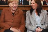 Die Angela Merkel der Grünen? Wie die Kanzlerin pflegt Katrin Göring-Eckardts einen sachlichen Politikstil, klar und moderat. Sie strahlt Ruhe und Würde aus und drängt sich nicht in den Vordergrund. Aber man sollte sie nicht unterschätzen. "Ich glaube, dass sie ein sehr ausgeprägtes Machtbewusstsein hat. Nur schlägt sich das nicht in rüpelhaften Umgangsformen nieder", sagt ein Fraktionskollege.