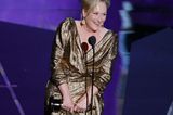 Ihre 17. Oscar-Nominierung brachte Meryl Streep den dritten Oscar ihrer Karriere. Mit ihrer tollen Performance als Maggie Thatcher in "Die Eiserne Lady" galt sie als Favoritin auf den Preis als beste Hauptdarstellerin. Passenderweise hatte sich Meryl Streep auch gleich in Gold gewandet. Wir finden: Absolut angemessen, der Oscar für Maggie-Meryl. Streep selbst hatte in ihrer Dankesrede befürchtet, halb Amerika würde jetzt aufstöhnen und sagen: "Oh no, die schon wieder". Wir sagen: Schön, endlich sie mal wieder. Streeps letzter Oscar-Gewinn ist schließlich schon 29 Jahre her. Die Oscar-Stilkritik: Wer war top, wer trug flop? Mehr bei BRIGITTE-woman.de: Meryl Streep: Ihre schönsten Rollen Der Stil von Meryl Streep