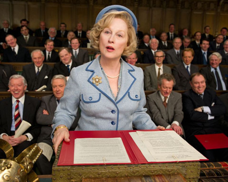 Und so wird Ihnen Meryl Streep als Maggie Thatcher ab 1. März im Kino begegnen. Dass die Amerikanerin in der Rolle der britischen Ex-Premierministerin so überzeugt, ist auch das Verdienst der Maske. Konsequenterweise gab es dafür den Oscar fürs beste Make-up.
