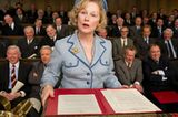 Und so wird Ihnen Meryl Streep als Maggie Thatcher ab 1. März im Kino begegnen. Dass die Amerikanerin in der Rolle der britischen Ex-Premierministerin so überzeugt, ist auch das Verdienst der Maske. Konsequenterweise gab es dafür den Oscar fürs beste Make-up.