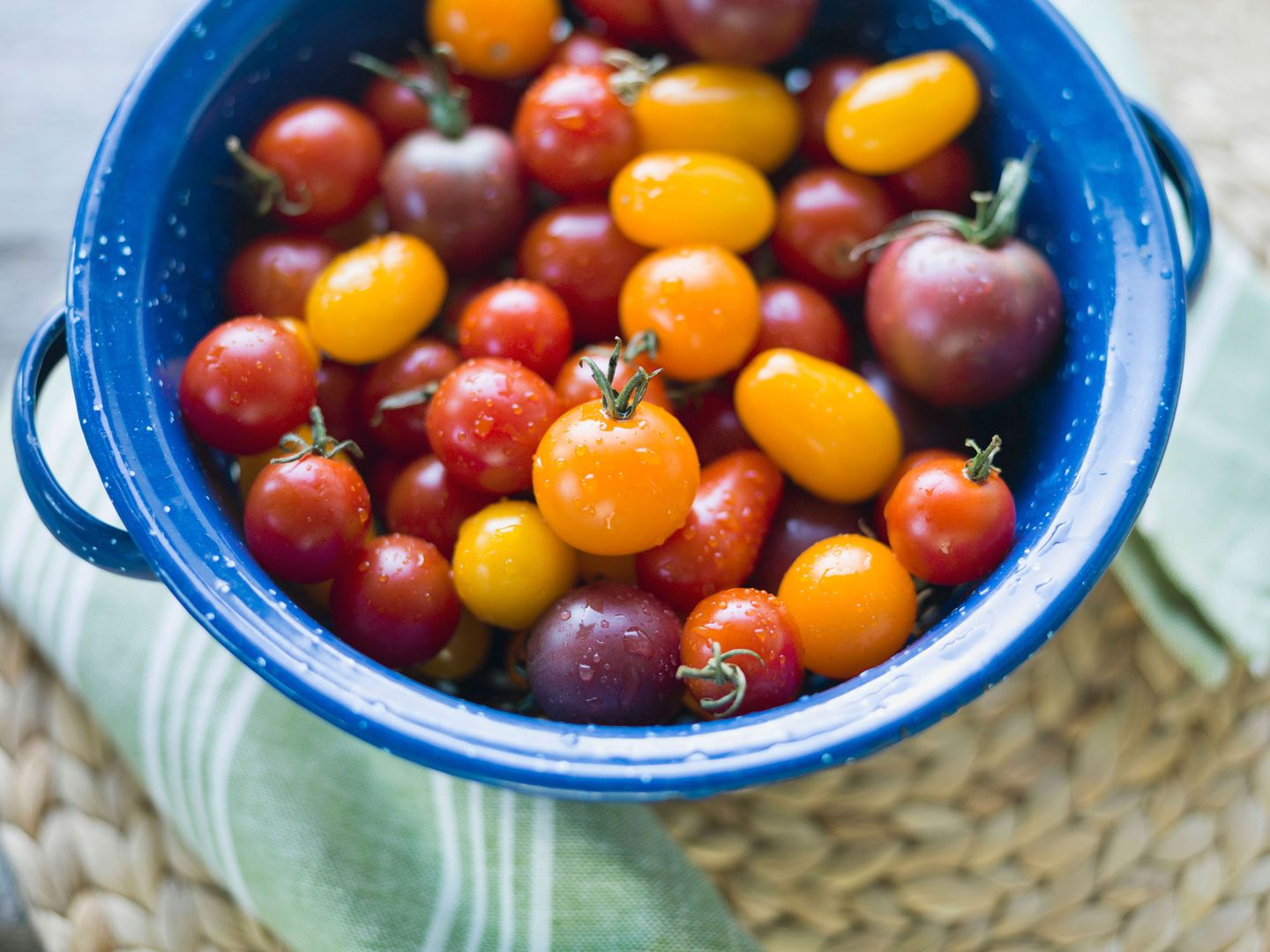 Mediterrane Diät: Mini-Tomaten in einer Schüssel
