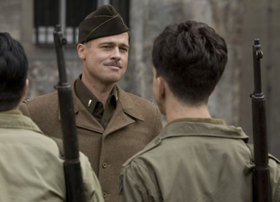 "Inglourious Basterds": Brad Pitt spielt den Leutnant Aldo Raine, der eine Truppe aus amerikanisch-jüdischen Soldaten im Kampf gegen die Nazis zusammenstellt. "Inglourious Basterds": Brad Pitt spielt den Leutnant Aldo Raine, der eine Truppe aus amerikanisch-jüdischen Soldaten im Kampf gegen die Nazis zusammenstellt.