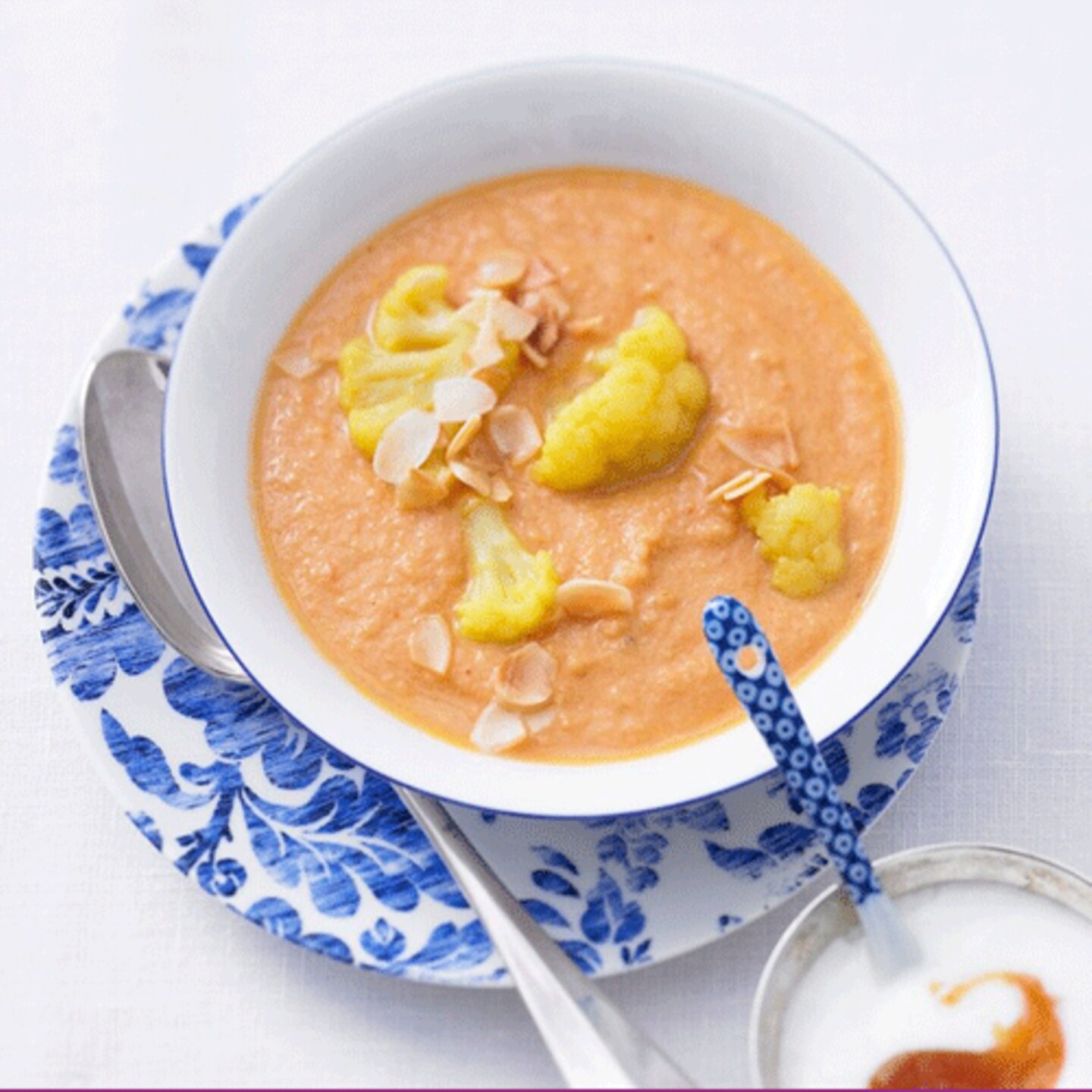Hot-Curry-Mandelsuppe