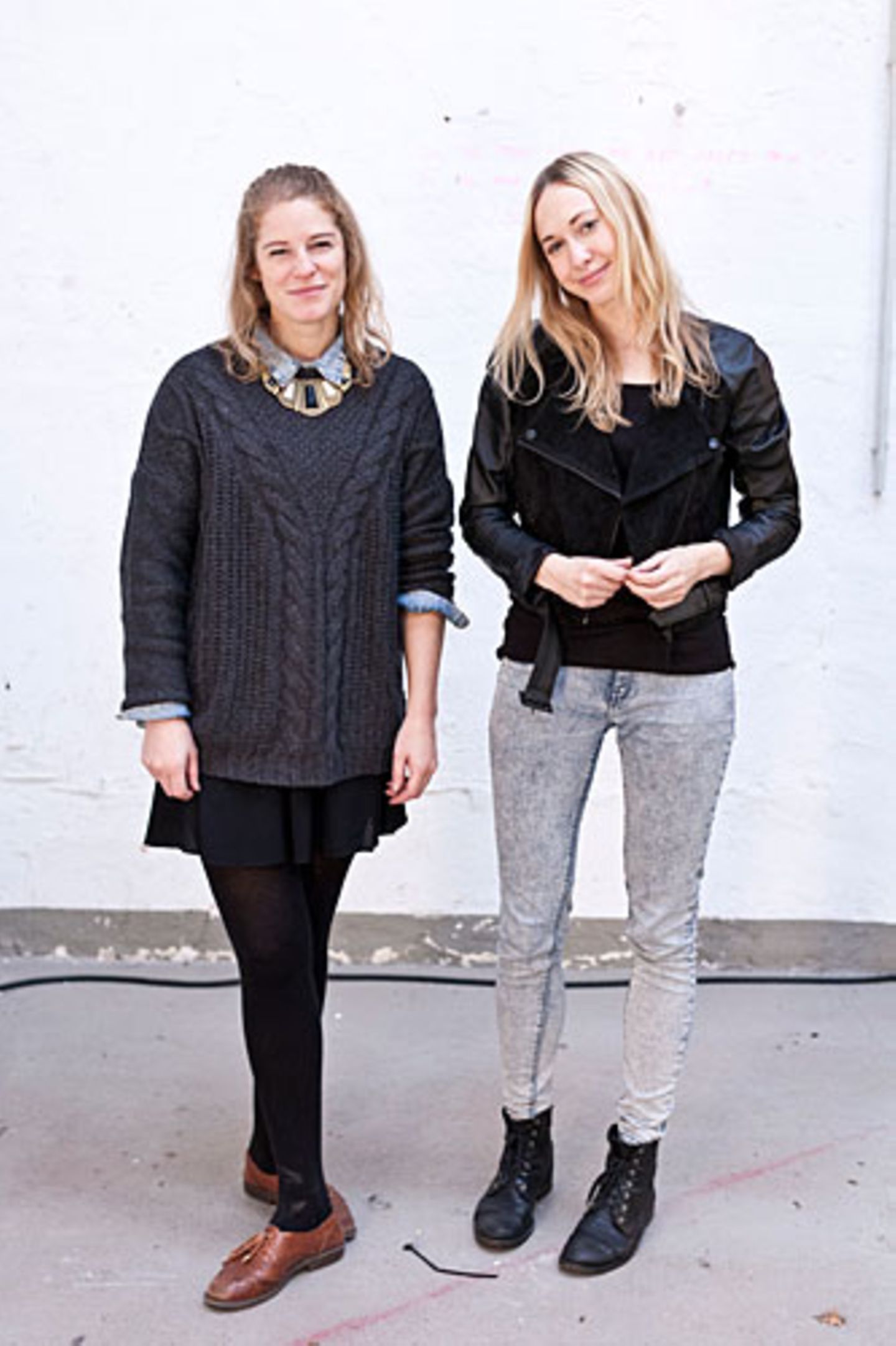 "Mach's dir selbst" - das ist das Motto von Katrin (links) und Katja. Während des Studiums haben die beiden Grafikdesignerinnen die erste Ausgabe ihres unabhängigen DIY-Magazins MakeMake entwickelt, momentan arbeiten sie an der dritten Ausgabe. Und dann? Erscheint es hoffentlich bald regelmäßig.
