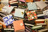 Die winzigen, handgefertigten Leporello-Alben sind der richtige Ort, um schöne Erinnerungen und Bilder aus Fotoautomaten aufzubewahren. Mehr Infos und den Link zum Shop gibt's hier.