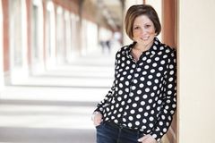 Franziska Ferber hat früher als Unternehmensberaterin gearbeitet. Nachdem sich ihr eigener Kinderwunsch nicht erfüllt hat, ließ sie sich zum systemischen Coach ausbilden und betreut nun Menschen, denen es auch so geht. Mehr zum Thema und ihrer Arbeit findet ihr unter www.kindersehnsucht.de. Franziska Ferber hat früher als Unternehmensberaterin gearbeitet. Nachdem sich ihr eigener Kinderwunsch nicht erfüllt hat, ließ sie sich zum systemischen Coach ausbilden und betreut nun Menschen, denen es auch so geht. Mehr zum Thema und ihrer Arbeit findet ihr unter www.kindersehnsucht.de.