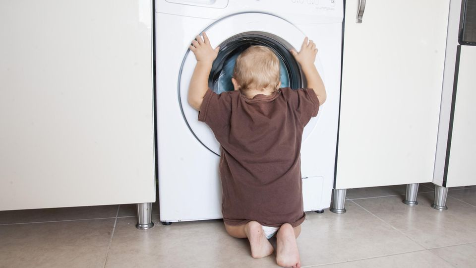 Saubere Waschmaschine: Nie wieder müffelige Wäsche mit diesem Trick!