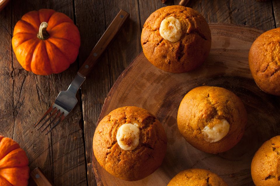 Kürbis-Muffins mit Orangenbutter Kürbis-Muffins mit Orangenbutter