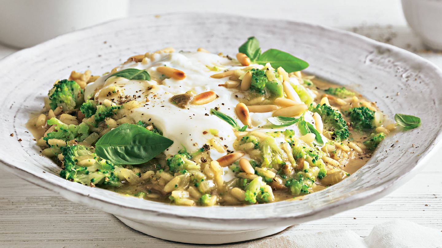 Risotto mit Stracciatella-Käse und Basilikum