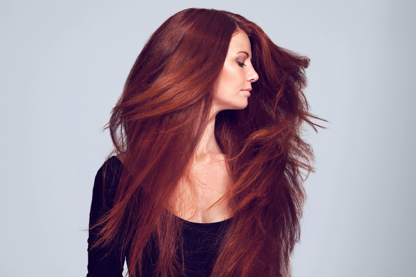 Lange strähnen schwarze haare mit roten Rote haare