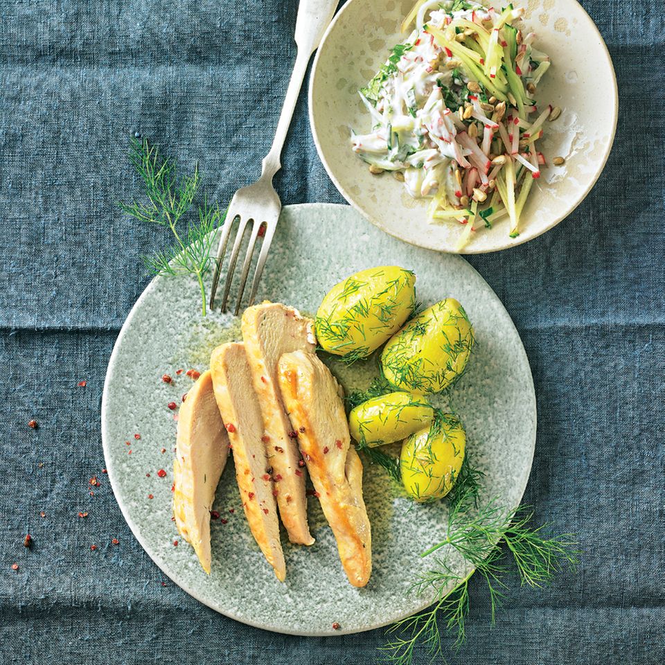 Hähnchen mit Dill-Kartoffeln und Gurkensalat
