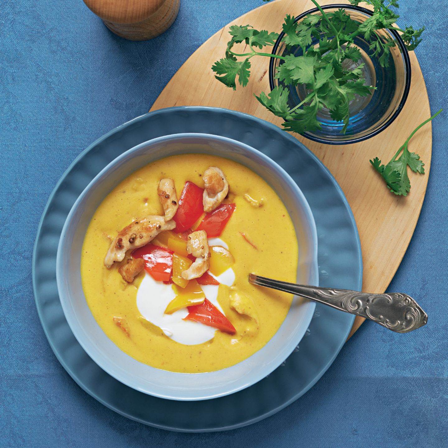 Curry-Hühnersuppe mit Paprika