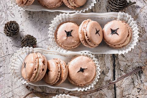 Nougat-Haselnuss-Macarons