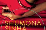 Shumona Sinhas "Erschlagt die Armen" wurde mit dem internationalen Literaturpreis 2016 ausgezeichnet, jetzt legt die indische Autorin nach. In "Kalkutta" kehrt eine Tochter nach dem Tod des Vaters in ihr Elternhaus zurück und streift durch die verlassenen Räume. Eine rote Decke erinnert sie zum Beispiel an die Geborgenheit der Kindheit, aber auch daran, wie ihr Vater eine Pistole darin versteckte. Sinha verknüpft geschickt die Schicksale der Familie mit der politischen Geschichte Westbengalens. Ein Buch, in dem kein Wort zu viel steht, poetisch und doch präzise. (192 S., 20 Euro, Edition Nautilus) Hier könnt ihr das Buch bestellen