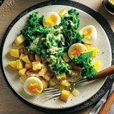 Gebratener Grünkohl mit Eiern und Senfsoße