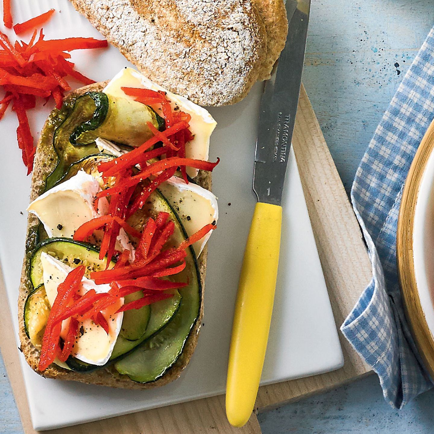 Käse-Sandwich mit Zucchini