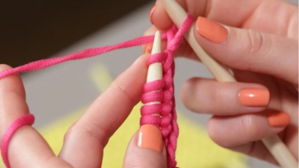 Randmaschen stricken: So geht's Wir zeigen euch, wie ihr Randmaschen stricken könnt